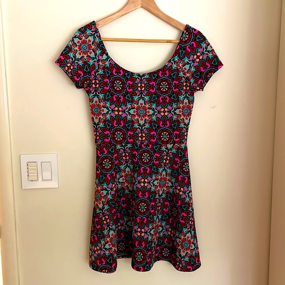 EUC Bright Floral Print Skater Cut Mini Dress Charlotte Russe Medium, Runs Small - Picture 1 of 4